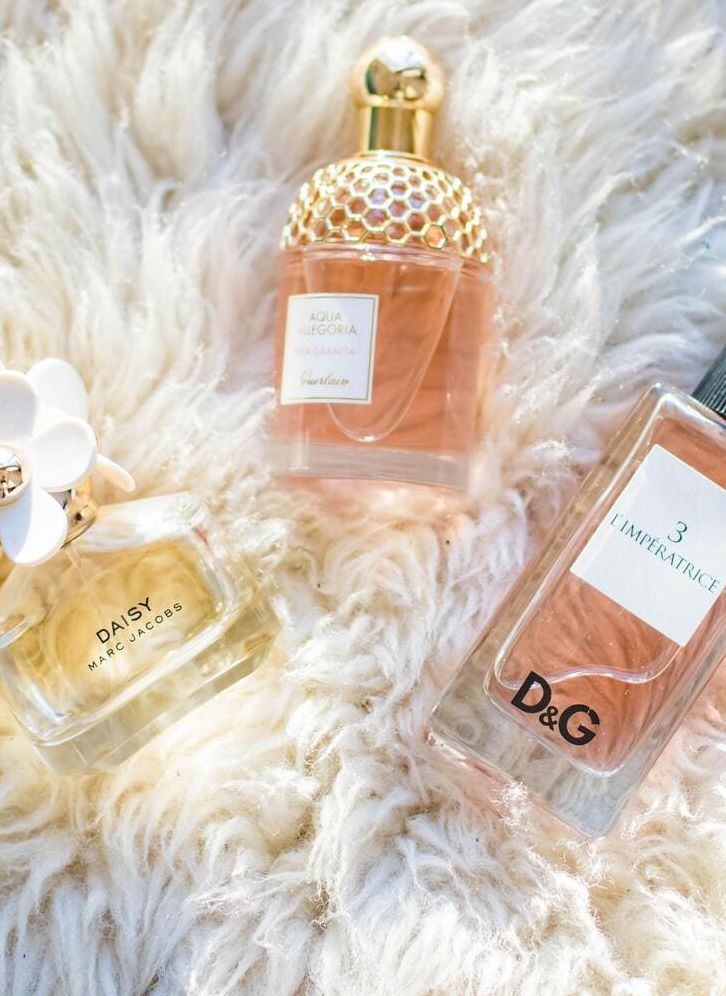 Як обрати жіночі парфуми: поради для вибору весняних ароматів